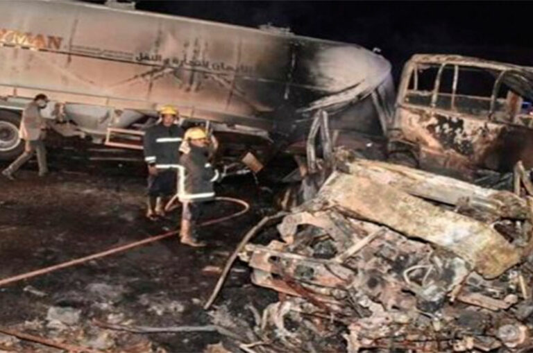 Choque de autobús deja 14 muertos en Egipto