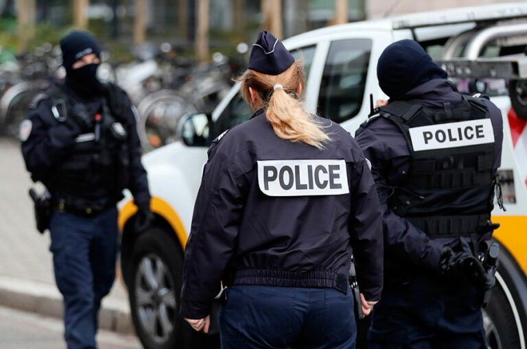 Un hombre asesina a sus tres hijos en París