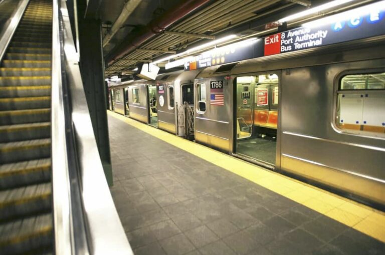 Choque de trenes en Nueva York deja varios lesionados