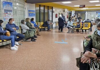España impone uso de mascarillas en centros sanitarios ante oleada de gripe