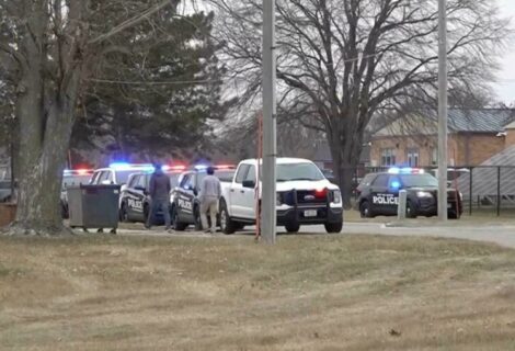 Tiroteo en escuela de Iowa deja un muerto y varios heridos