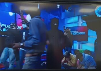 Delincuentes irrumpen durante la transmisión en vivo de un noticiero en Ecuador
