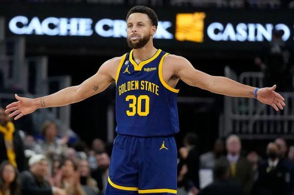 NBA: Stephen Curry fulmina a los Pacers con 11 triples