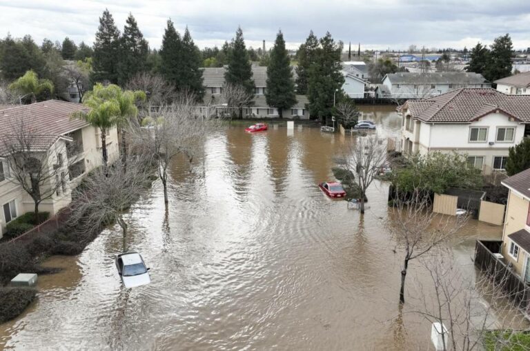 California dispara el estado de alerta ante la llegada de dos tormentas