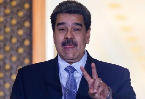 Maduro dice que ninguna sanción dañará esfuerzo de construir un "nuevo modelo económico"