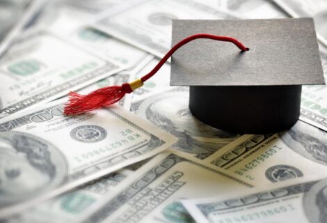 Biden anuncia nuevas medidas para aliviar la deuda estudiantil