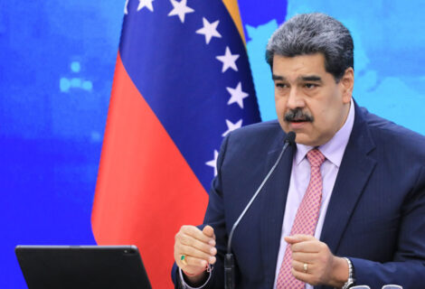 Venezuela seguirá "su marcha económica" con o sin licencias de EE.UU., asegura Maduro