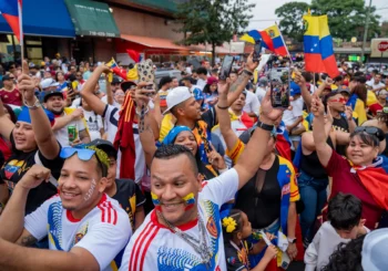 Venezolanos opositores en Nueva York celebran las elecciones sin esperar los resultados