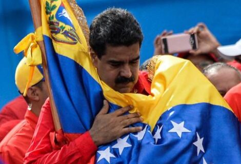 Maduro pide "respeto a la voluntad popular" tras ser proclamado presidente reelecto