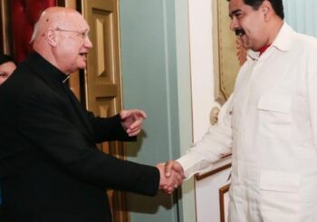 Delegados del Gobierno en diálogo venezolano se reúnen con enviado del papa