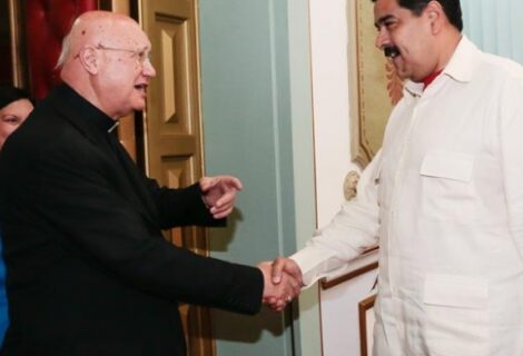 Delegados del Gobierno en diálogo venezolano se reúnen con enviado del papa