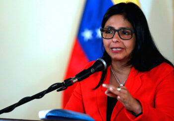 Delcy Rodríguez demandará Capriles por vincularle a caso narcosobrinos