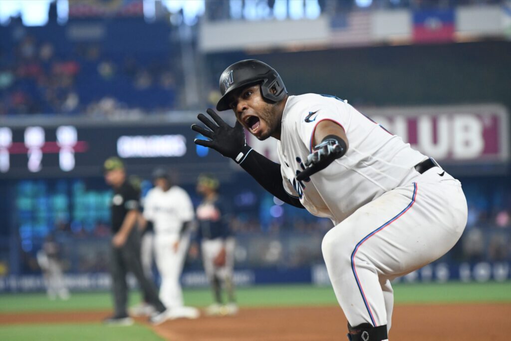 Sandy Alcántara lanza un juegazo en triunfo de los Marlins