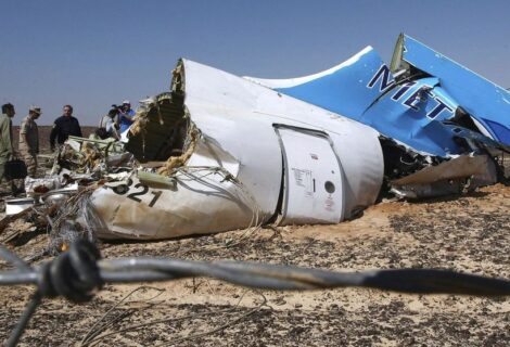 Hallados rastros explosivo en cadáveres de avión Egyptair estrellado en mayo