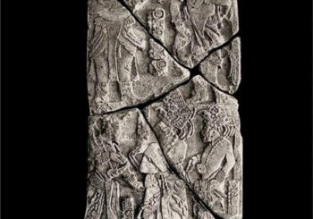 Estados Unidos devuelve a México fragmento arqueológico maya