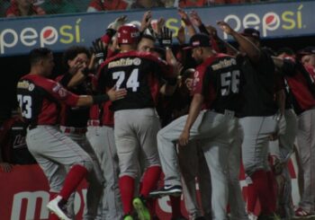 Cardenales vence a Águilas y mantiene esperanzas en serie final de la LVBP
