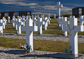 Argentina presenta nota de repudio a R.Unido por vandalismo en Malvinas
