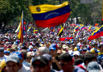 Oposición venezolana marcha en Caracas por elecciones y fin de la "dictadura"
