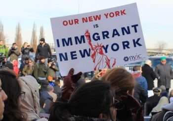 Miles de personas protestan contra el veto migratorio de Trump en Nueva York