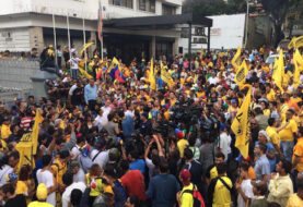 Marchan en Caracas para exigir al Gobierno un canal humanitario de medicinas