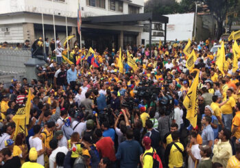 Marchan en Caracas para exigir al Gobierno un canal humanitario de medicinas