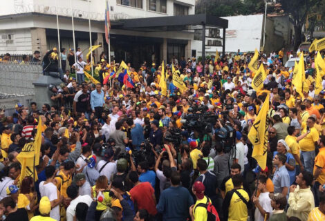 Marchan en Caracas para exigir al Gobierno un canal humanitario de medicinas