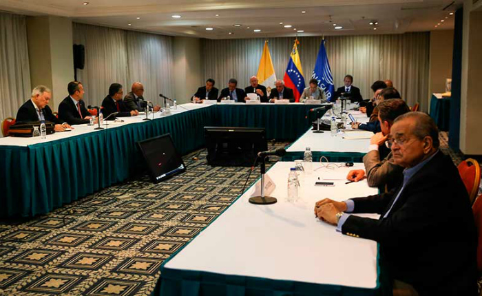 Iglesia venezolana dice diálogo fracasó por culpa del Gobierno y la oposición