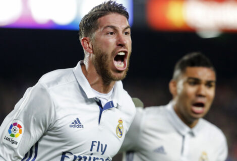Un gol de Sergio Ramos en el último minuto mantiene a raya al Barça
