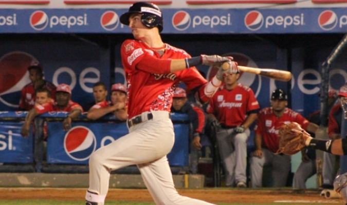 Carlos Tocci se alza con el premio al Novato del Año en LVBP