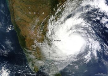 Ciclón Vardah alcanza la costa sureste de la India con vientos de 105 Km/h