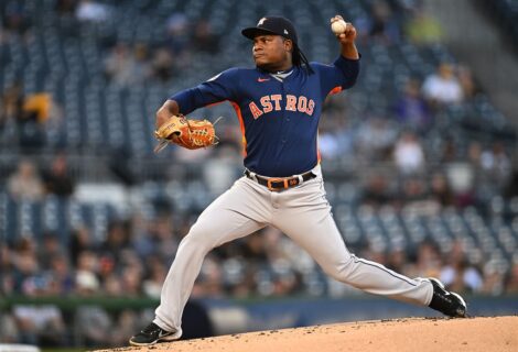 El dominicano Framber Valdez queda a un paso de lanzar un partido sin hits con los Astros