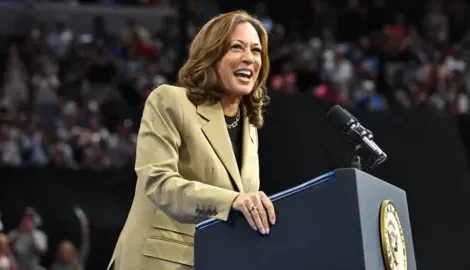 Kamala Harris aventaja ligeramente a Donald Trump, según varias encuestas