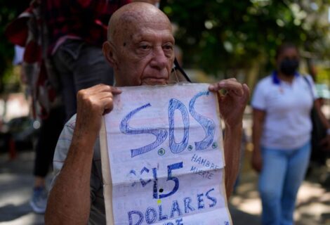 Pensionados venezolanos rechazan la "negativa a publicar las actas" emitidas en elecciones