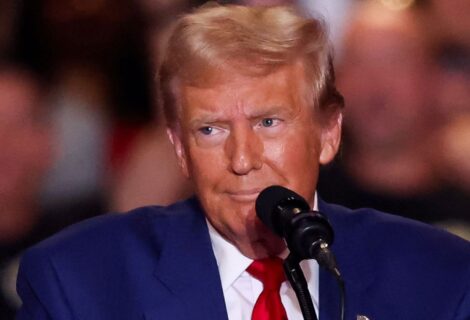 Hackers iraníes enviaron a los demócratas datos robados de la campaña de Trump, según FBI