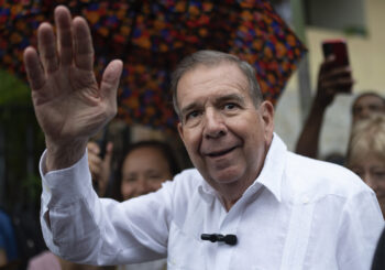 González Urrutia denuncia "coacciones y amenazas" en su salida de Caracas a Madrid