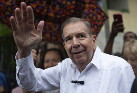 González Urrutia denuncia "coacciones y amenazas" en su salida de Caracas a Madrid