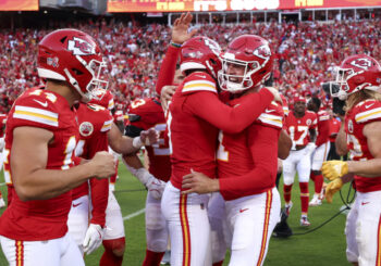 Los campeones Chiefs vencen a Bengals en partido al que asiste Taylor Swift