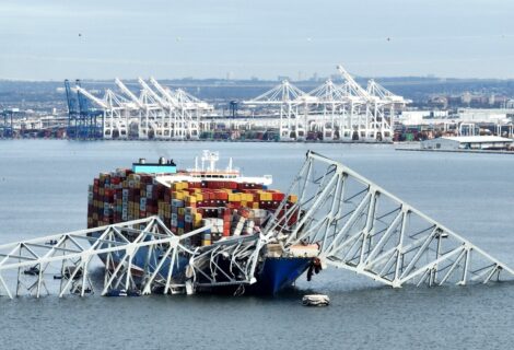 Familiares de víctimas del colapso del puente de Baltimore demandan a la empresa del buque