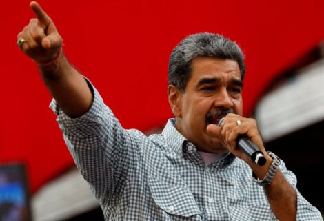 Nicolás Maduro dice que Venezuela es y será independiente de España y del "mundo entero"