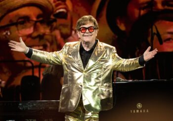 Elton John se recupera de una infección ocular grave que le ha dejado la "vista limitada"