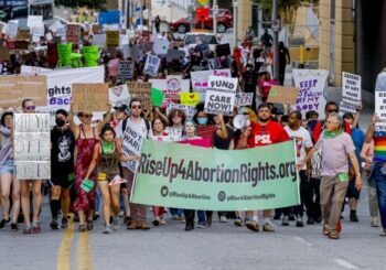 Juez de Georgia anula la prohibición estatal del aborto a partir de las seis semanas