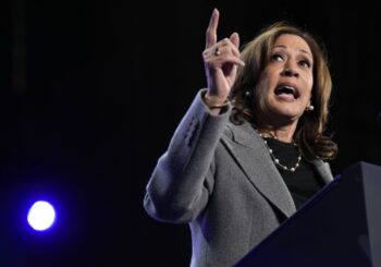 Harris es apoyada por Obama y estrellas de la música y el cine en un acto en Atlanta
