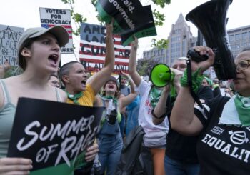 Corte Suprema de Georgia restablece la prohibición estatal del aborto a las seis semanas