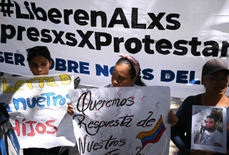 Familiares de detenidos tras elecciones en Venezuela protestan para exigir su liberación