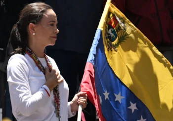 María Corina Machado pide a la Fuerza Armada no "avalar" a "un régimen que va de salida"