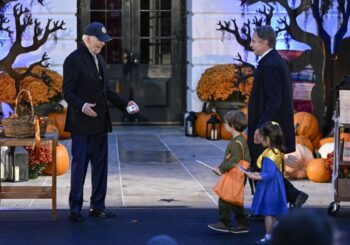 Joe Biden y su esposa Jill celebran su último Halloween en la Casa Blanca