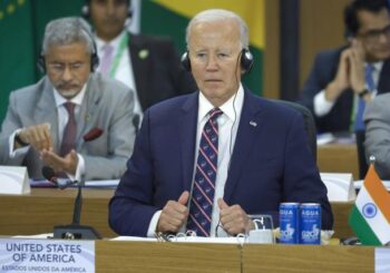 El presidente Biden reivindica que las personas trans merecen "dignidad y respeto" en EEUU