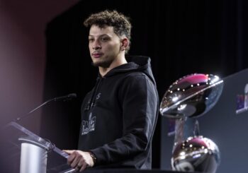 Mahomes se dice frustrado por robo a su casa y a la de Kelce durante un juego de Chiefs