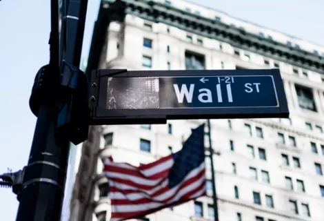 Wall Street alarga el impulso tras triunfo de Trump mientras la Fed recorta los tipos