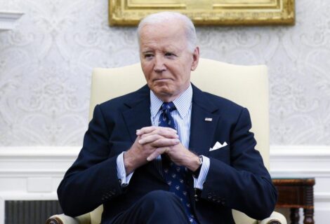 Biden encabeza un homenaje en la Casa Blanca por el Día Mundial del Sida